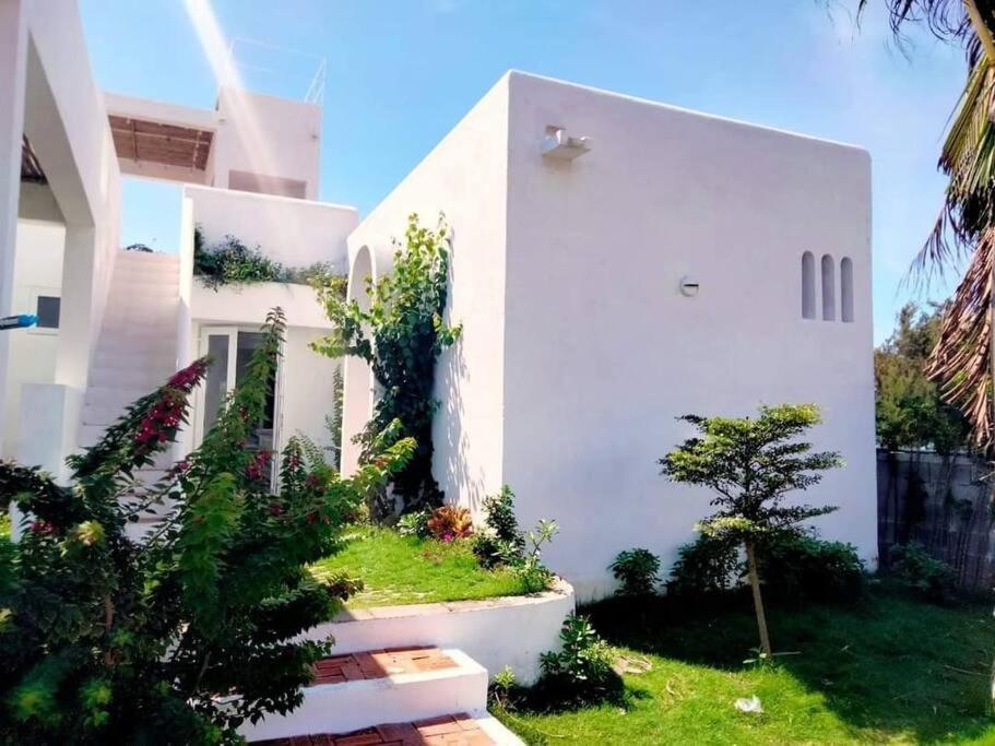 Ho Lan Retreat, Villa Mat Bien Danh Cho 8 Nguoi. Pho Tri Екстер'єр фото